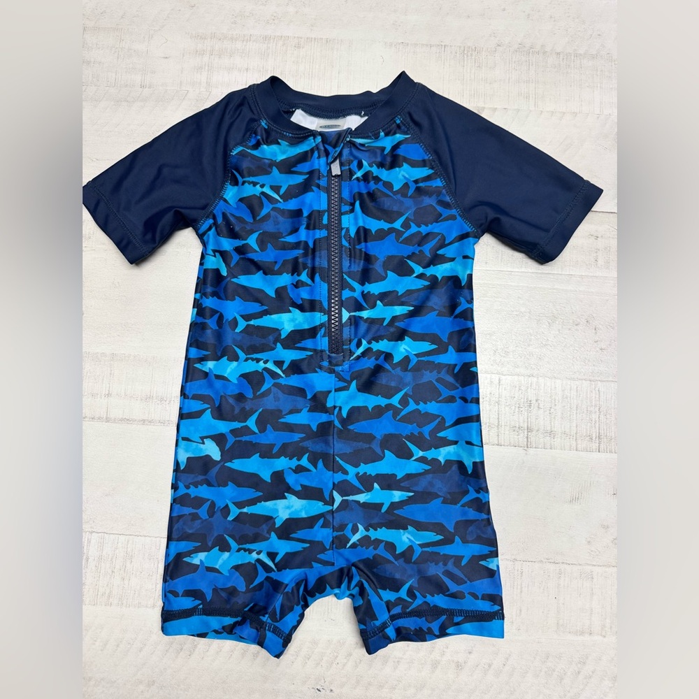 Old Navy Infants Bathing Suit
Rash Guard 
Zippered Front  size 18-24 m